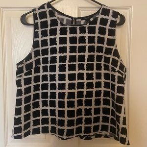 Black & white boxy tank